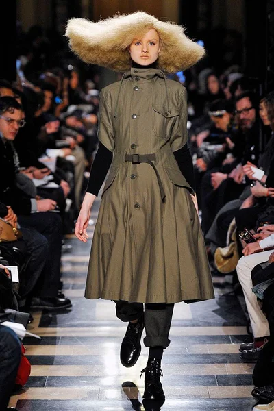 Look 16